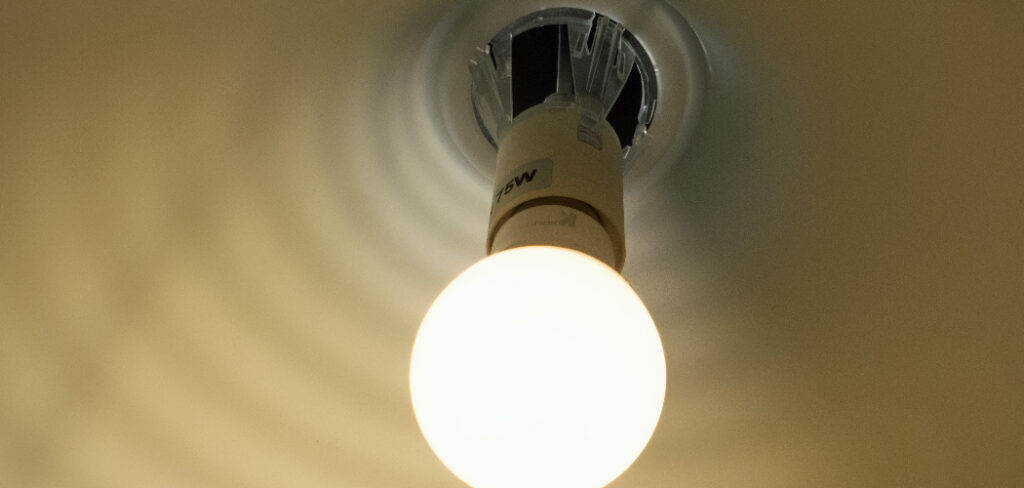 How to Replace Under Cabinet Light Bulb