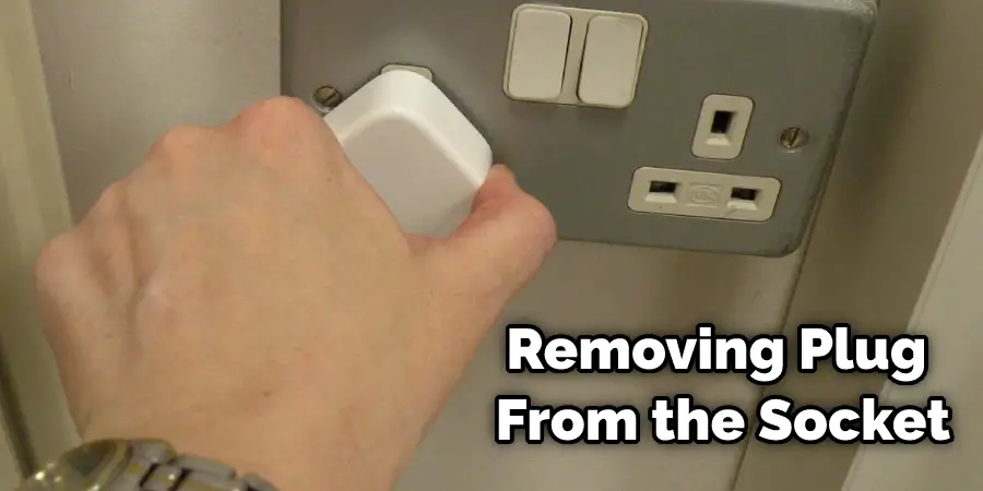 Removing Plug From the Socket