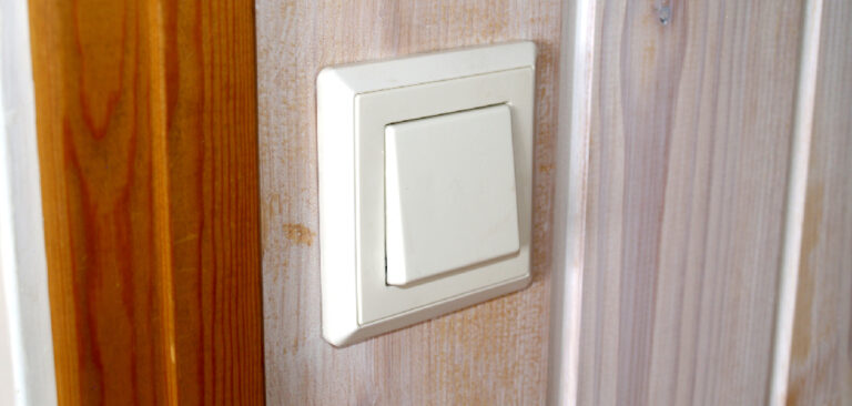 How Far Should a Light Switch Be From a Door