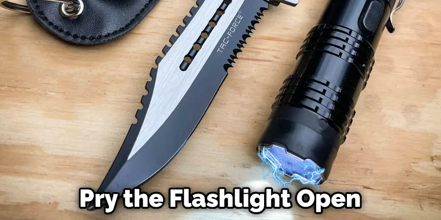 Pry the Flashlight Open