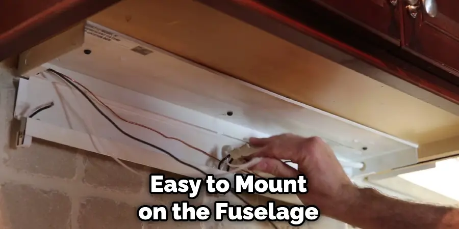 easy to mount on the fuselage