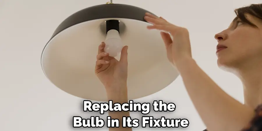 Replacing the Bulb in Its Fixture