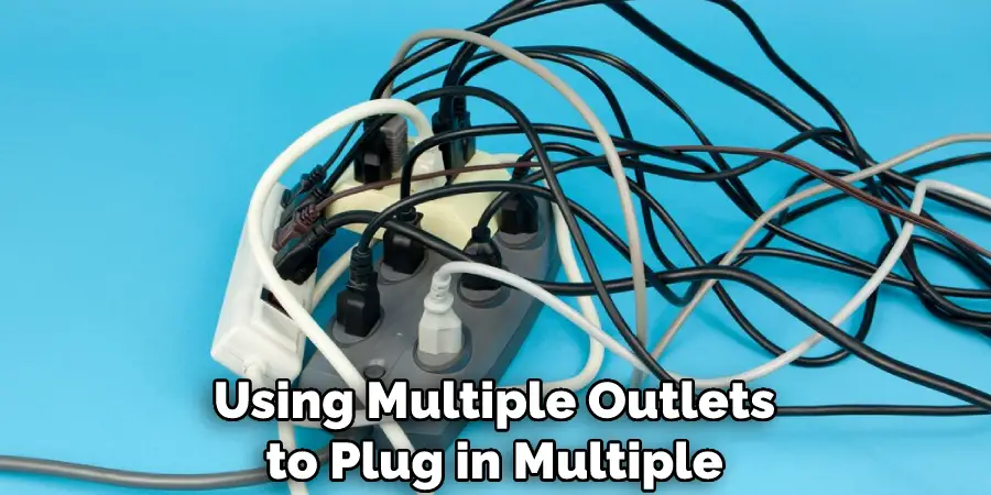 Using Multiple Outlets
to Plug in Multiple