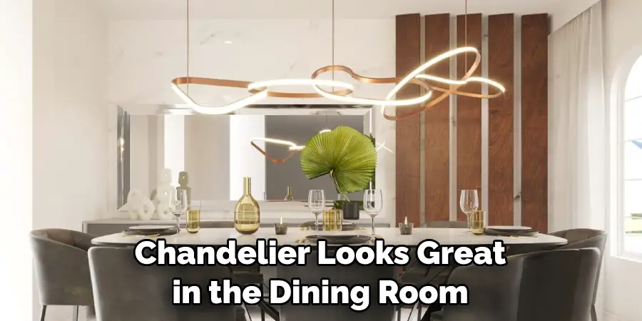 Chandelier Looks Great in the Dining Room